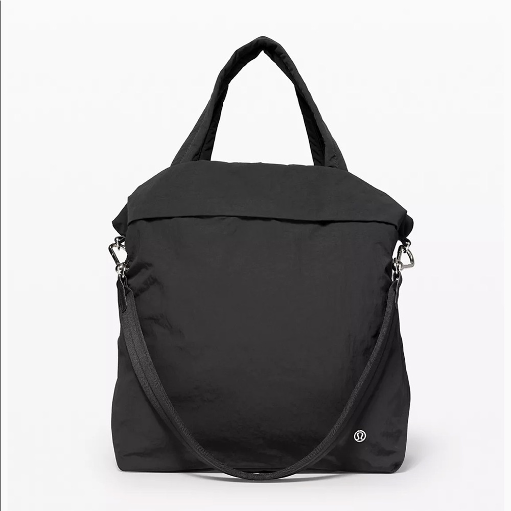 LULULEMON on my level 30L tote